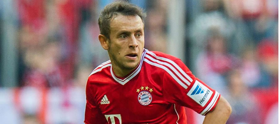 Rafinha, do Bayern de Munique, posta vídeo de exercício de pilates